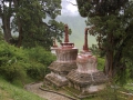 2014-08-07 10-53-09 Reting - Stupa (tib. Chören) - Wacholderwald